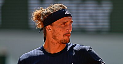 Copertina di Zverev blocca l’intervista a “L’Équipe” dopo le domande sulle accuse di violenza delle ex: “Fermiamoci qui”. Il giornale gli nega la prima pagina