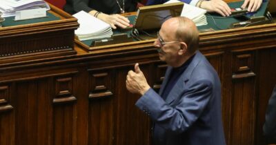 Copertina di Dl Lavoro, nuovo regalo per Angelucci: sanità privata esentata dall’aumento automatico degli stipendi previsto per chi ha il contratto scaduto