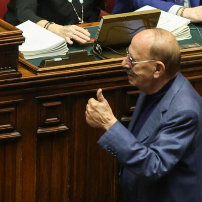 Copertina di Dl Lavoro, nuovo regalo per Angelucci: sanità privata esentata dall’aumento automatico degli stipendi previsto per chi ha il contratto scaduto
