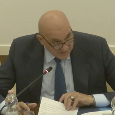 Copertina di “Una soluzione militare della guerra in Ucraina è difficilmente perseguibile. E torna attuale la minaccia atomica”: le parole del ministro Crosetto in Parlamento