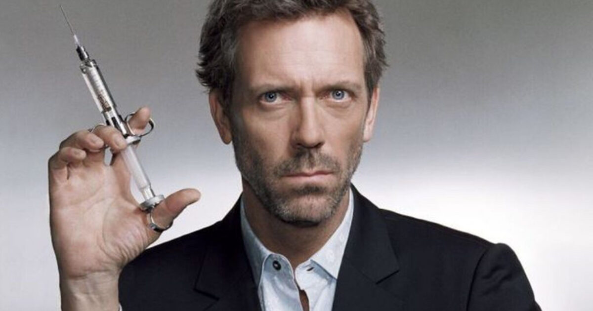 “Dici che Dr. House è tutto uguale. Se tutto ciò che vedi è ospedale, medical blah blah, allora non era destinato a te”: Hugh Laurie si infuria con una giornalista. Lei replica: “Trolling piuttosto orribile”