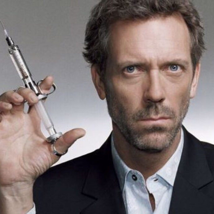 “Dici che Dr. House è tutto uguale. Se tutto ciò che vedi è ospedale, medical blah blah, allora non era destinato a te”: Hugh Laurie si infuria con una giornalista. Lei replica: “Trolling piuttosto orribile”