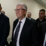 Copertina di Epstein Files, Bill Gates ammette di fronte al Congresso: “Non avrei mai dovuto incontrarlo, ma non sono mai stato sulla sua isola”