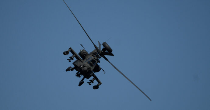 Iran, 3 ondate di attacchi Usa. Trump: “Risposta all’abbattimento del nostro Apache”. Teheran lancia missili su basi americane nel Golfo