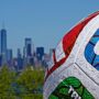 Copertina di Inizia oggi il primo Mondiale extralarge di Infantino: fase a gironi deturpata, 72 partite per eliminare appena 16 squadre