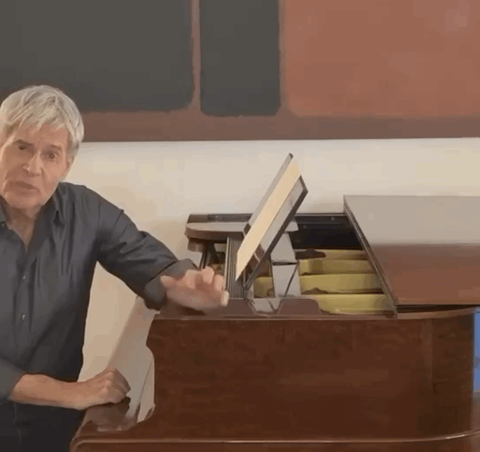“Il malanno è andato a colpire proprio quello che è sempre stato un mio motivo di vanto, la capacità polmonare. Ma mi avete dato fiato per continuare”: Claudio Baglioni torna sui social