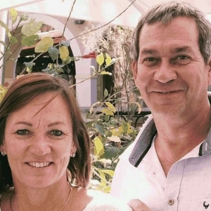 “Mi sono affacciata dalla tenda e ho visto una leonessa che lo aveva afferrato alla testa”: il racconto di Conny Kebbel dopo la morte del marito in Namibia