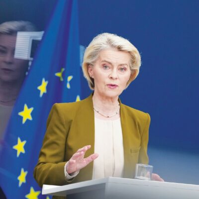 Copertina di Caldo estremo a Bruxelles, l’Ue spegne l’aria condizionata negli uffici ma non ai piani in cui lavorano Von der Leyen e i commissari