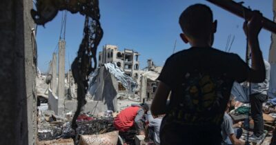 Copertina di A Beirut sud, Hezbollah sfida i droni con la piazza