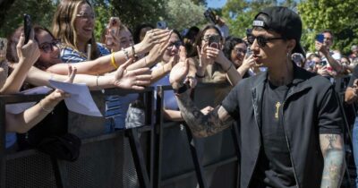 Copertina di “La tua forza è questa: renderci partecipi di un sogno, dimostrandoci che si possono realizzare”. Perché Ultimo è diventato un fenomeno di massa? C’entrano Renato Zero e Vasco Rossi