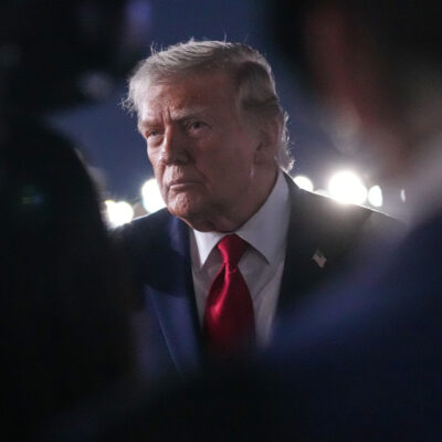 Copertina di Trump: “Firma dell’accordo forse nel weekend in Europa”. Da Teheran prima la smentita, poi l’apertura: “Probabile ok dei vertici”