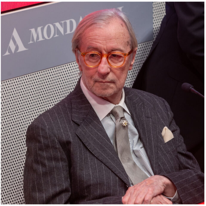 Vittorio Feltri: “Oriana Fallaci fumava di continuo e spegneva le sigarette sul divano, cosa che mi faceva imbufalire. Ho il rammarico di non averle parlato prima che morisse. Mi aveva cercato, ma ero in ospedale”