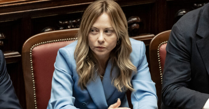 Meloni riscopre il nemico Bruxelles: strali contro burocrati, migranti e Green Deal per accendere la campagna sovranista (e frenare Vannacci)