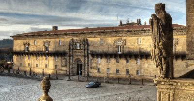 Copertina di “Se vedete un atto di sodomia con il tubo dello scarico, avete bisogno di uno psichiatra”: si infiamma il dibattito sulla ristrutturazione di un hotel spagnolo