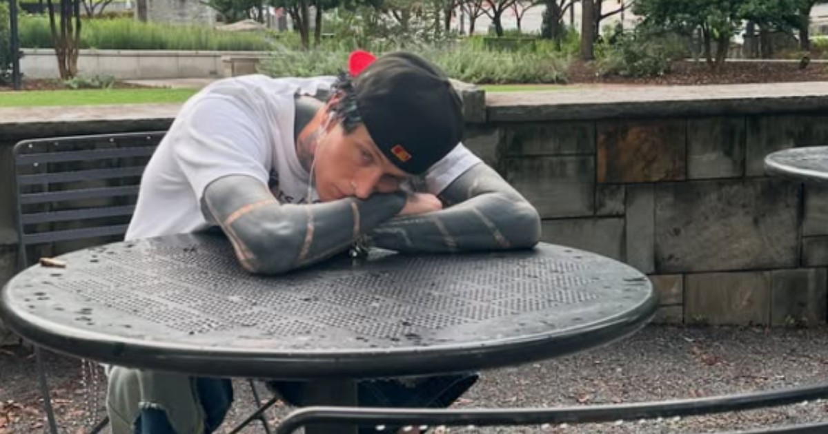 “Per coprire petto e braccia con un tatuaggio nero