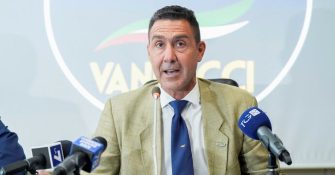 La destra si logora per Vannacci: ora Meloni attacca. E c’è il bluff Salvini sul Viminale