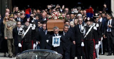 Copertina di Il funerale di Stato per B. lungo 3 anni: il danno non passa