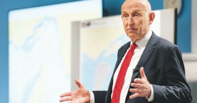 Copertina di Londra, mancano i fondi per il riarmo Nato: lascia  il ministro della Difesa. E Crosetto: “Lo capisco”