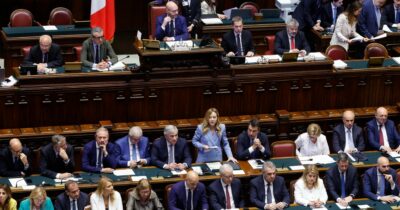 Copertina di Consiglio Ue, Meloni alla Camera: “Serve una figura autorevole per negoziare sull’Ucraina. Al vertice Nato arriviamo con il 2,8% del pil investito in difesa e sicurezza”