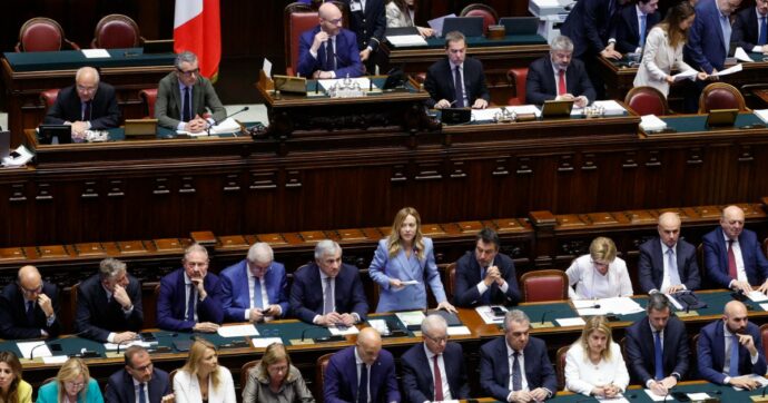 Lo scontro tra centrodestra e vannacciani arriva in Aula. Meloni attacca Pozzolo: “Aiutate la sinistra”. Renzi ironizza e la definisce “lady tax”