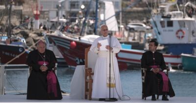 Copertina di Papa Leone XIV parla ai migranti dal “porto della vergogna” delle Canarie: “La dignità umana non ha un passaporto”