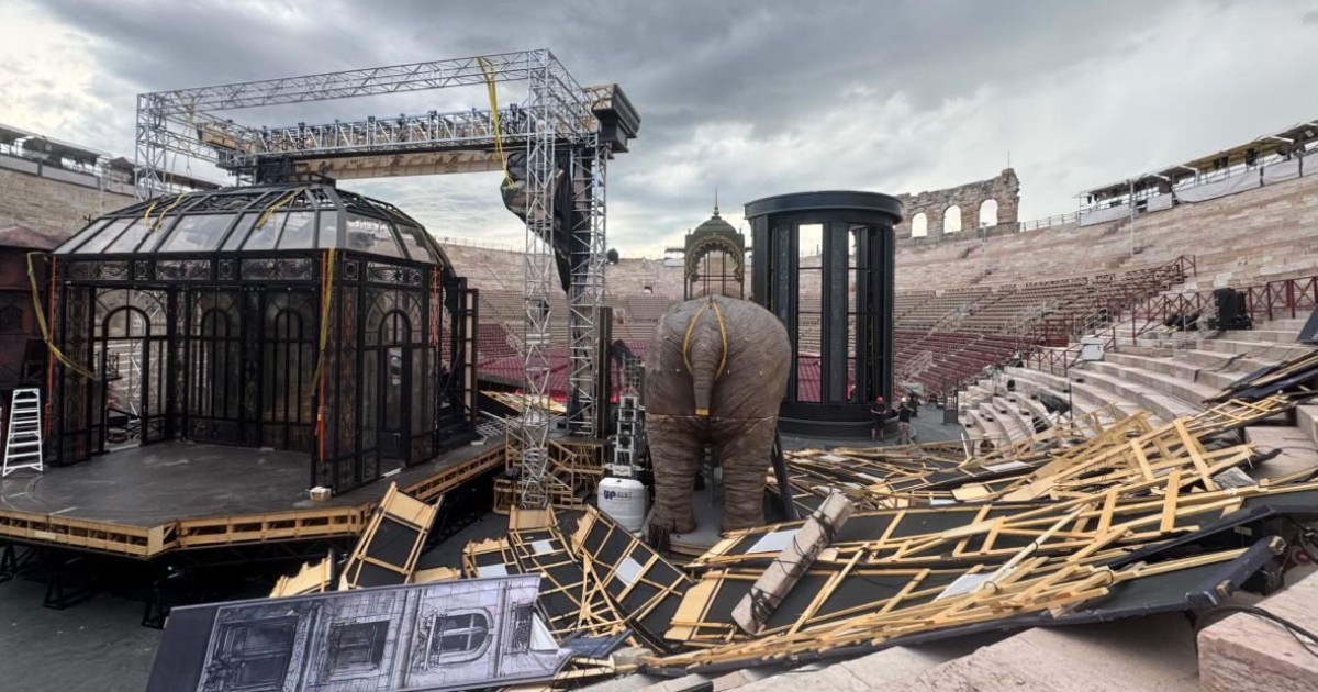 https://st.ilfattoquotidiano.it/wp-content/uploads/2026/06/11/scenografia-arena-verona.jpg