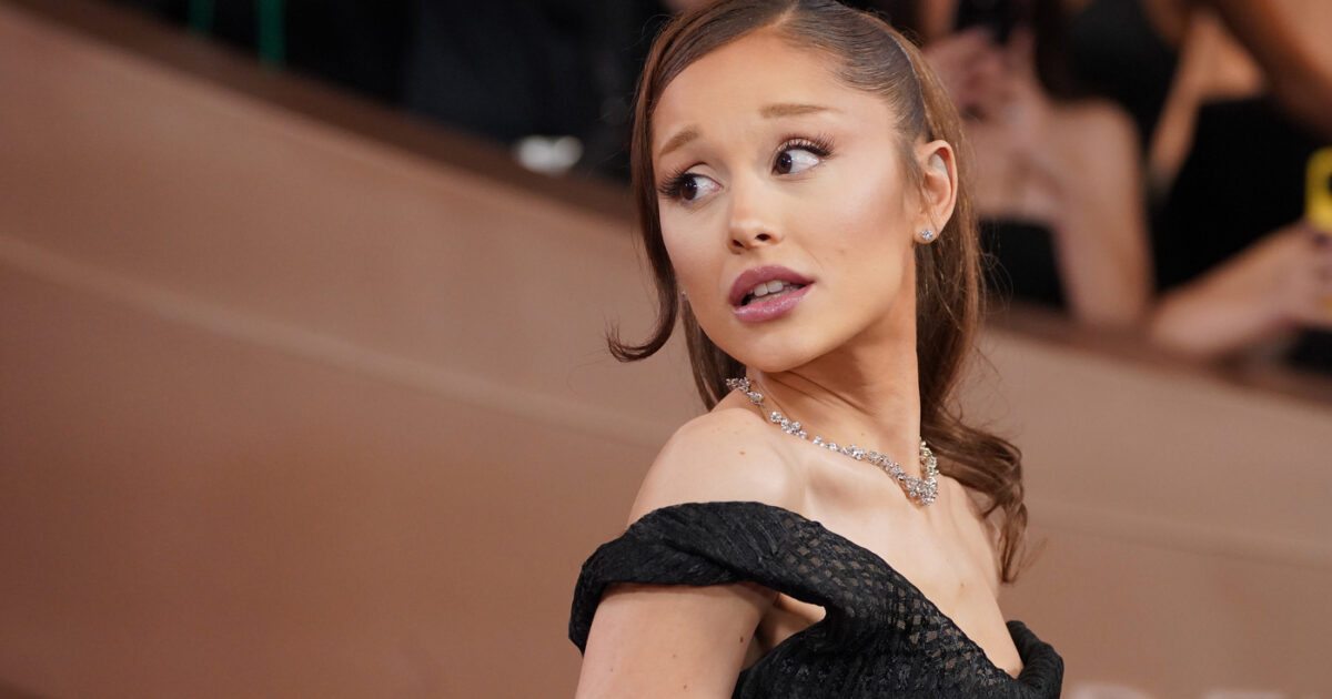 “Per favore, non usate la mia musica in relazione a questa barbara, disumana e atroce assurdità”: Ariana Grande furibonda con la Casa Bianca e Donald Trump