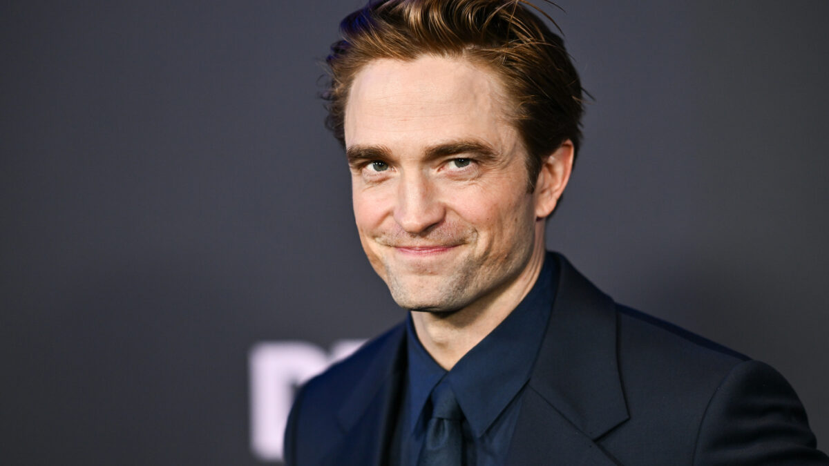 “I 40 anni mi hanno mandato nel panico, mentre a 30 mi sentivo ancora un ventenne. La nascita di mia figlia? Mi ha aiutato, ho un’energia diversa che non avevo mai provato”: Robert Pattinson si racconta