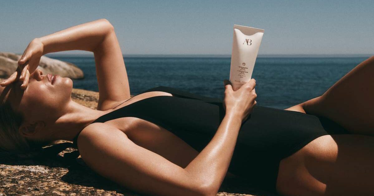 weekend al mare la guida ai solari dell8217estate 2026 e i consigli della dermatologa la pelle ha bisogno di tempo per adattarsi al sole da Ilfattoquotidiano.it weekend al mare la guida ai solari dell8217estate 2026 e i consigli della dermatologa la pelle ha bisogno di tempo per adattarsi al sole