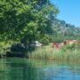 Copertina di Elicottero precipita sul Lago Maggiore: un morto e tre feriti. Era da poco decollato da una villa