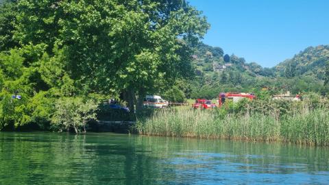 Elicottero precipita sul Lago Maggiore: un morto e tre feriti. Era da poco decollato da una villa