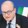 Copertina di Valditara porta l’IA nelle scuole, ma  i prof  aspettano ancora l’aumento del contratto