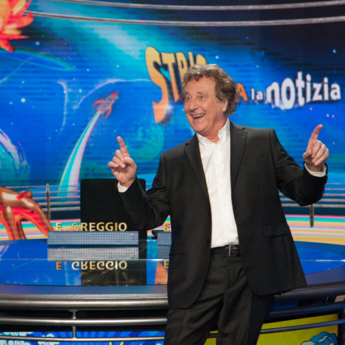 Enzo Iacchetti: “Non sappiamo quale sarà il futuro di Striscia la Notizia e questo mi dispiace. Io andrei avanti anche solo con due luci, una velina e 10 minuti di trasmissione”