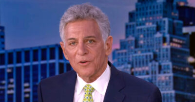 Copertina di “Dopo una serie di esami, i miei medici mi hanno detto che ho l’Alzheimer. Questa sarà la mia ultima edizione”: la notizia choc del mezzobusto Bill Ritter