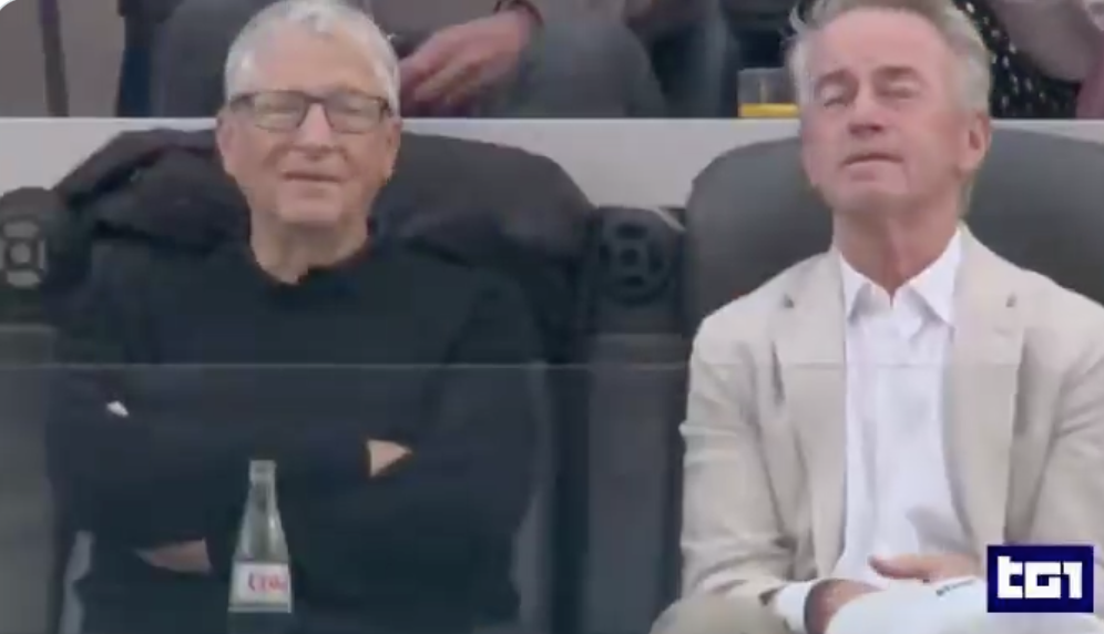 gaffe mondiale il tg1 scambia bill gates per steve jobs fondatore di apple morto nel 2011 il video del servizio sulla cerimonia d8217apertura diventa virale da Ilfattoquotidiano.it gaffe mondiale il tg1 scambia bill gates per steve jobs fondatore di apple morto nel 2011 il video del servizio sulla cerimonia d8217apertura diventa virale