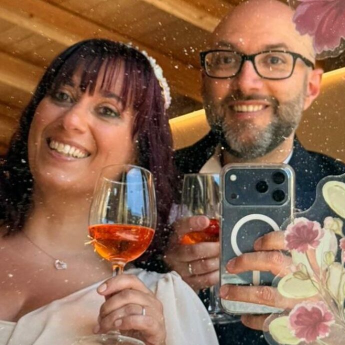 La nostra collega Erminia Guastella si sposa con il compagno Tiziano Scolari: gli auguri de ilFattoQuotidiano.it