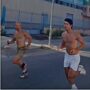 Copertina di Alcaraz prepara il ritorno: si allena in strada senza tutore al polso e a petto nudo