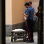 Copertina di Sessantenne ucciso in casa a Milano: era un interprete internazionale ed è stato trovato con numerose ferite alla testa