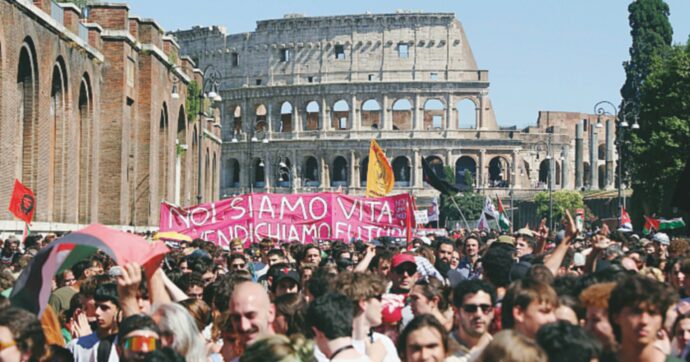 Roma, i pro remigrazione esaltano il Duce. Ma a fare il pieno è il contro-corteo