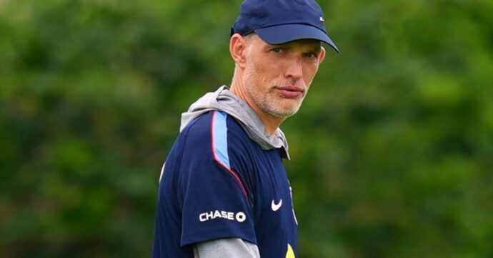 Colpo grosso ai Mondiali, svaligiato il furgone dell’Inghilterra: spariti scarpini, palloni e le lavagne tattiche del ct Tuchel