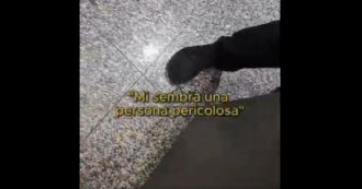 Copertina di Docente e attivista di Extinction Rebellion fermata e perquisita in aeroporto per tre volte in pochi mesi. “Ma non ho precedenti”