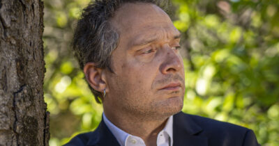 Copertina di “Chi si suicida spesso non vede più un futuro possibile. Il carcere sia un luogo di riabilitazione. Si chiudono le porte alle spalle pensi che non uscirai più”: così Claudio Santamaria