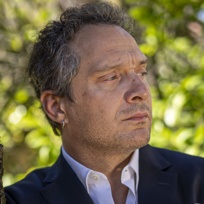 “Chi si suicida spesso non vede più un futuro possibile. Il carcere sia un luogo di riabilitazione. Si chiudono le porte alle spalle pensi che non uscirai più”: così Claudio Santamaria