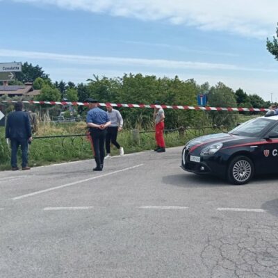 Copertina di Venezia, a 17 anni uccide la zia e getta il corpo nel fiume trasportandolo su una carriola: ha confessato nella notte