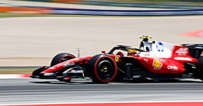 Copertina di F1, capolavoro di Hamilton: vince a Barcellona, è il primo successo in Ferrari. Fuori Antonelli | Ordine d’arrivo e nuova classifica