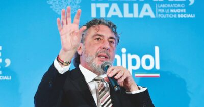 Copertina di Torna  la “finanza rossa”. Come Cimbri s’è fatto “banchiere di sistema”