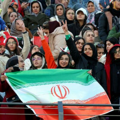 Copertina di I due Mondiali dell’Iran  tra l’ostilità degli  Usa e l’asfissia dei pasdaran