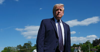 Copertina di Accordo Usa-Iran, la firma venerdì in Svizzera. Trump: “Da quel momento Hormuz sarà completamente aperto”. Ma Teheran: “Imporremo tariffe”