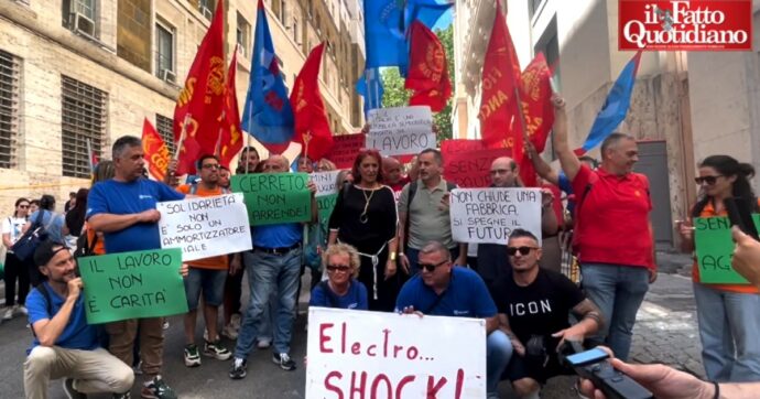 Copertina di Electrolux, sospesi per 50 giorni i licenziamenti. “È una tregua armata. Non accetteremo esuberi”