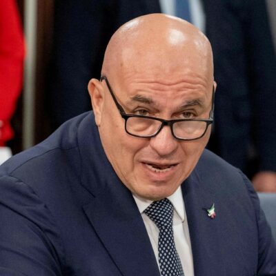 Copertina di Cacciamine, il governo accelera: ok dal Cdm,   Meloni va alle Camere